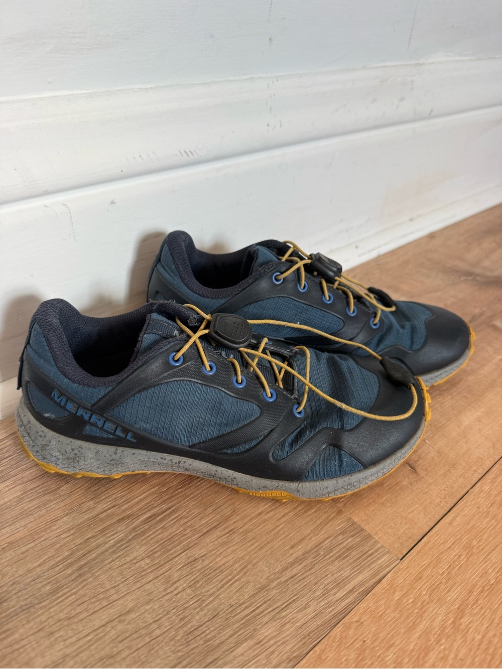 Merrell kids hiking shoes size 3 waterproof